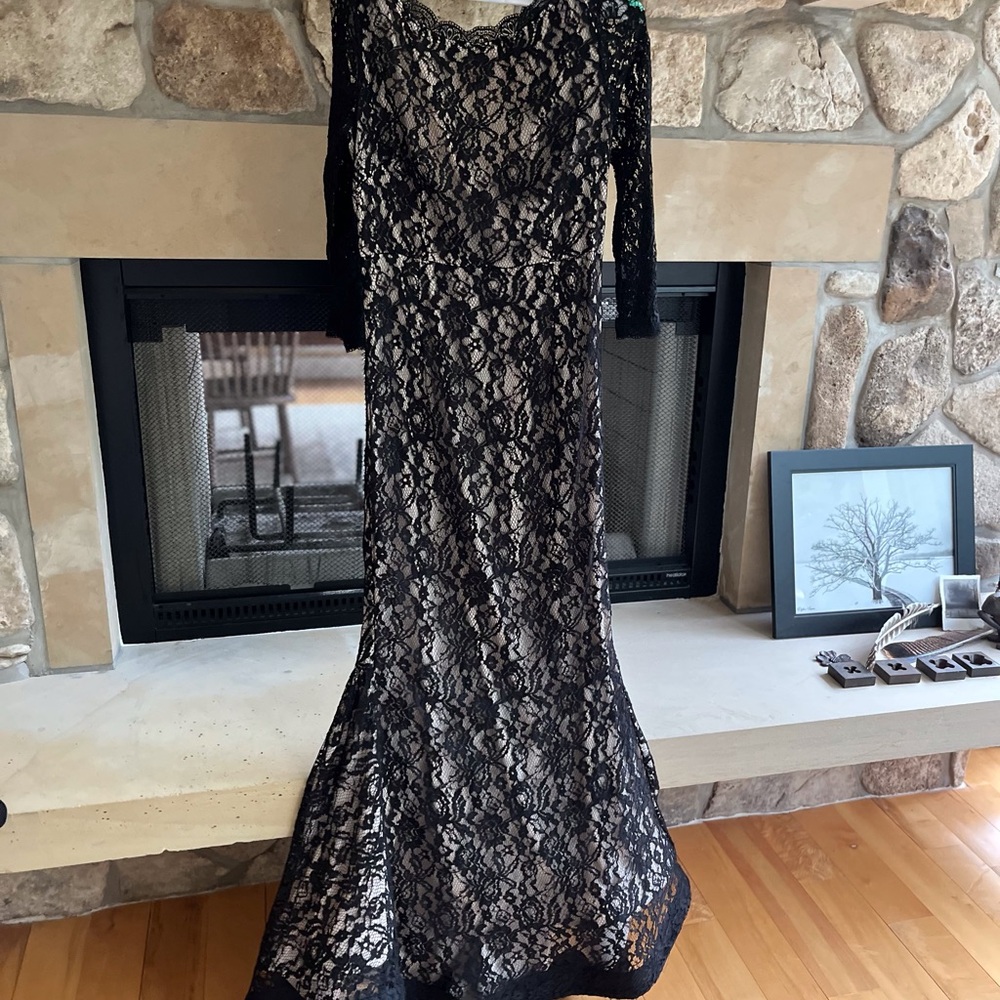 VENUS Black and Cream Asymmetrical Lace Dress
